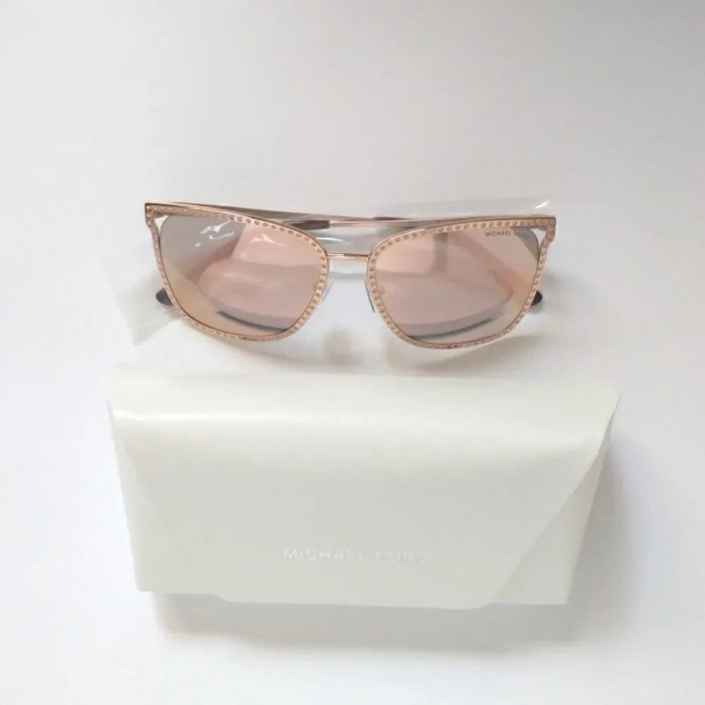 New! MICHAEL KORS Women display picture 3